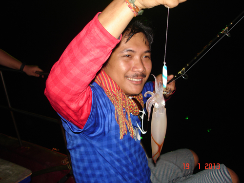 เรือจอดน้าโอ้เปิดงานก่อน(ไม่ได้ถ่ายรูปไว้)  ตามด้วยน้าปั้มคนนี้ครับ