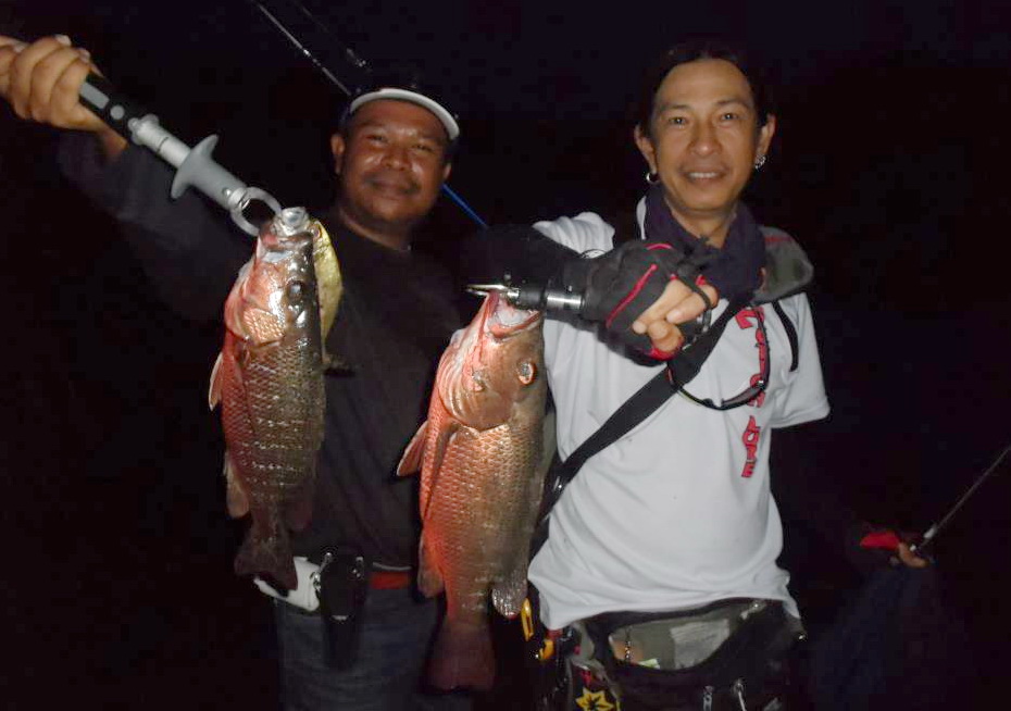 

ก่อนกลับ...........ขอหล่อกับพี่กุ้งหน่อย........พี่เหมี่ยวไม่เกี่ยวเพราะไม่ได้ปลาทะเล...........