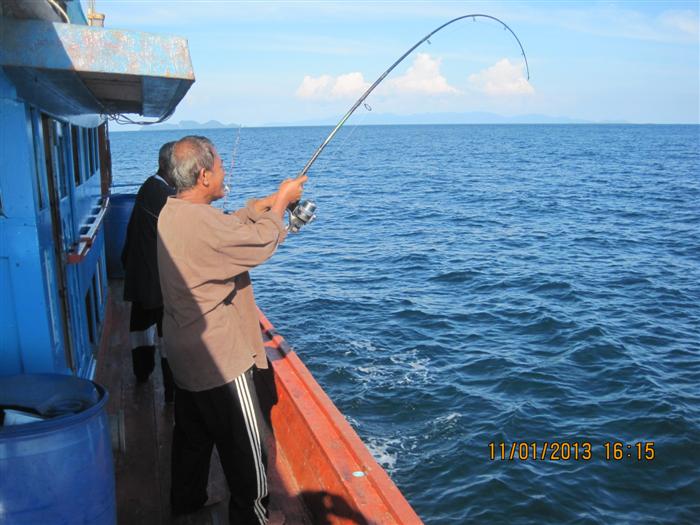 กลับขึ้นเรือไต๋หรนวิ่งเข้าหมาย  ลุงดำเปิดทริพก่อนเลย :cheer: :cheer: