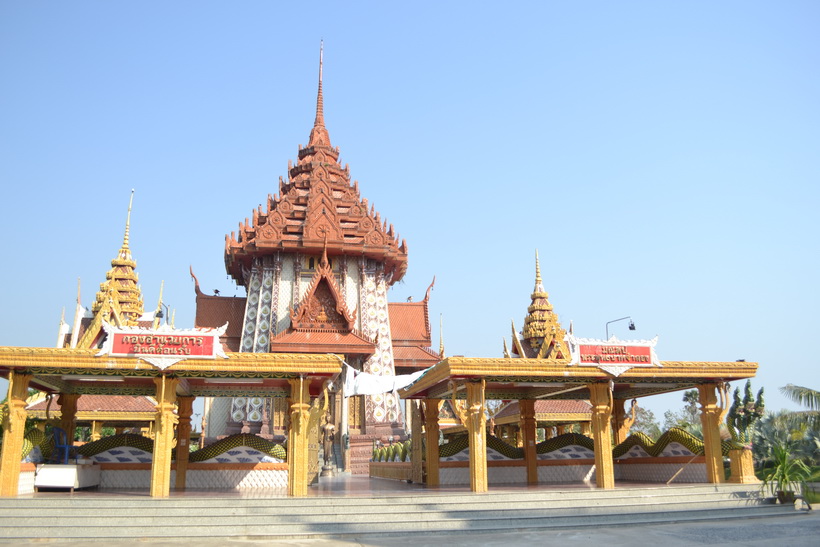  :cool: เข้าวัดก่อน