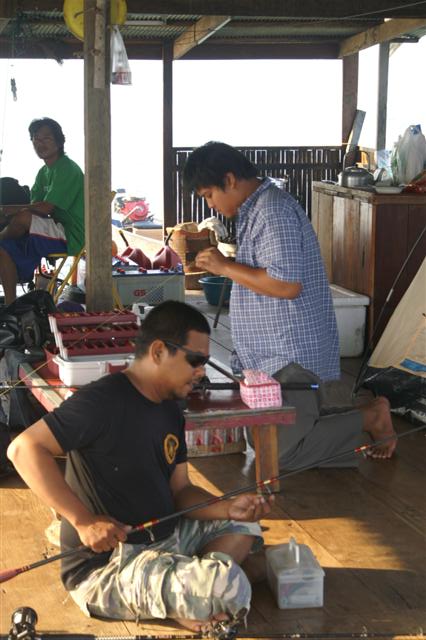 ประกอบอุปกรณ์กันไป