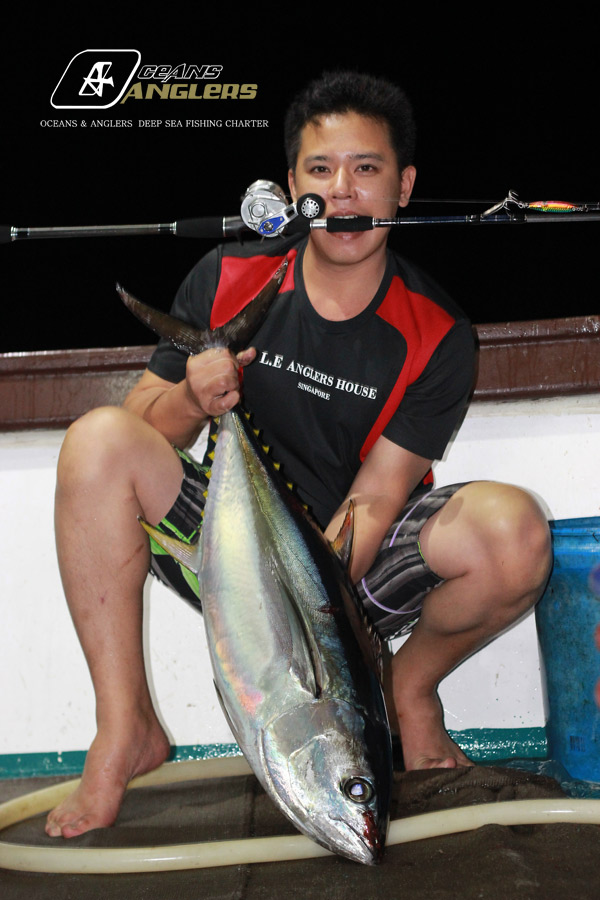จะยกก็ไม่ไหวครับ มันดิ้นแรงมาก ไม่ยอมหยุด เอาท่านี้เลยละกัน :laughing: :laughing:
