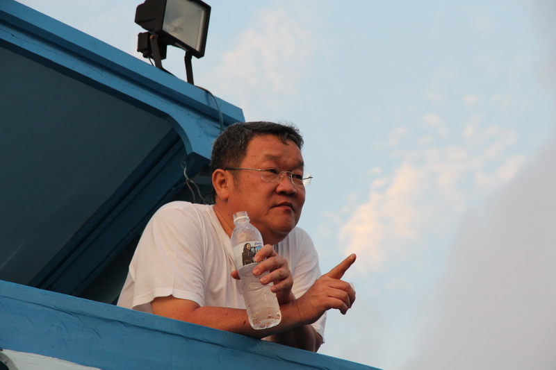 เฮียหนวดถ่ายมิวสิก
 :laughing: :laughing: :laughing: