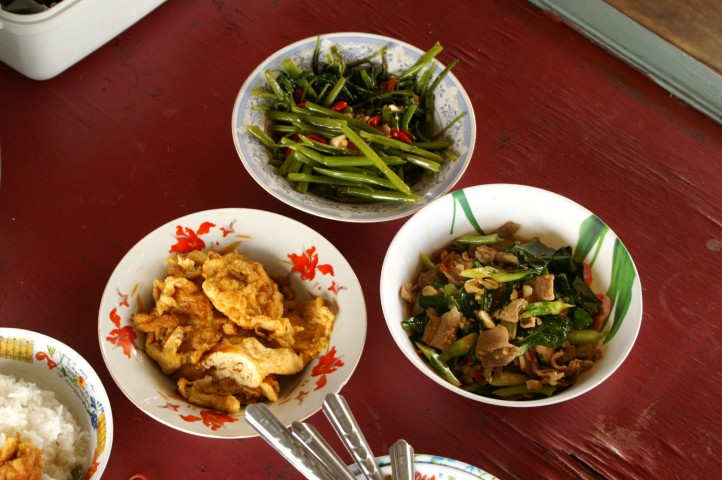 ทานข้าวเช้ากันก่อนครับ