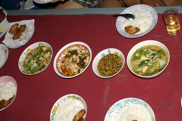 ทานข้าวกลางวันครับ