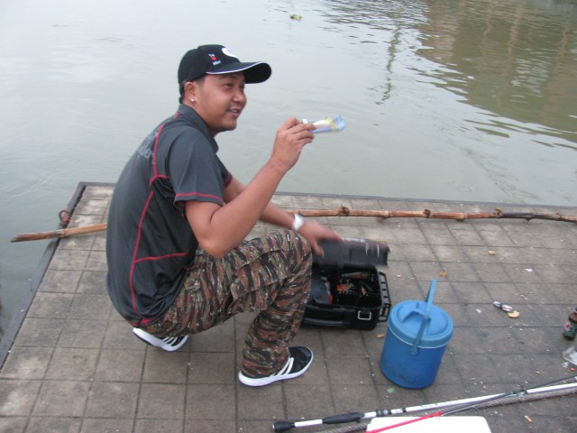 ขอย้อนภาพก่อนลงเรือนิดนึงครับ
ขอบคุณโก๋หน่อง สำหรับเหยื่อ Hardcore ด้วย ขอบคุณครับ :grin: