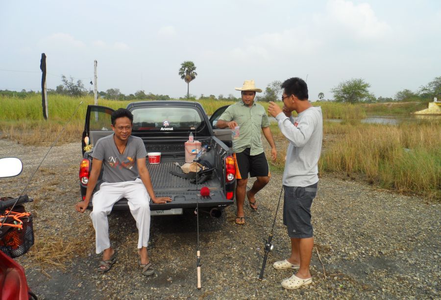 อาทิตย์ต่อมาครับ สมชาย Indy Angler จากโคราชแต่มาทำงานที่ชล ก็มาแจมครับ นี้ก็สายตีจิบครับ :cheer: :ch