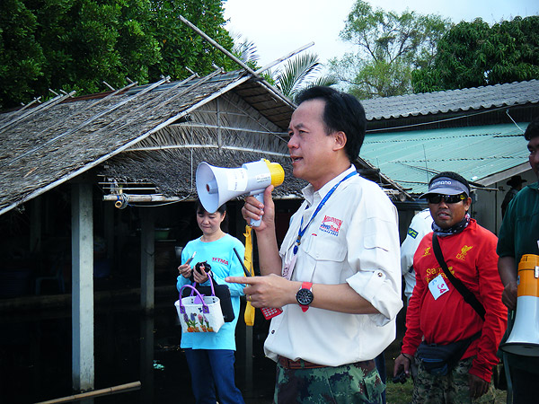 ตามมาลุ้นด้วยครับ  :grin:   งานนี้ทั้งหนาว (ฝน)  :shocked:  ทั้งร้อน (แดด)  :sick:  ทั้งอิ่มอร่อย  :