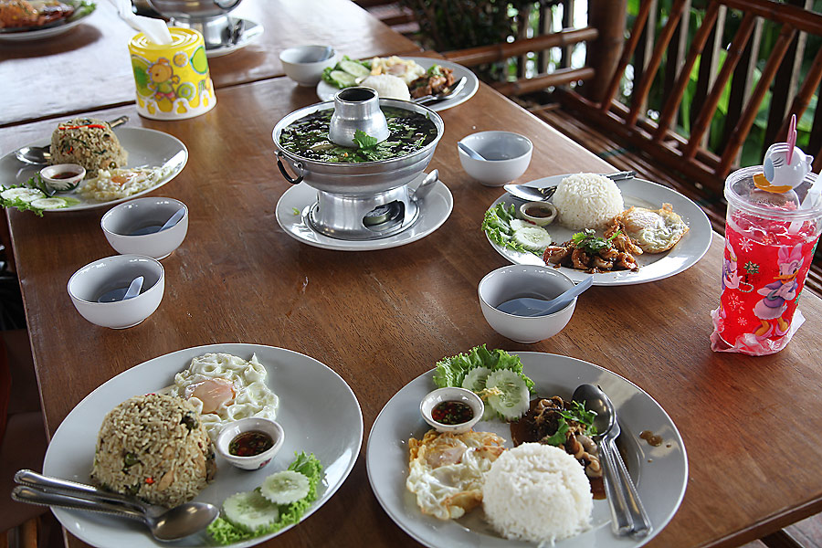 พักทานข้าวกันก่อน :umh: :umh: :umh: