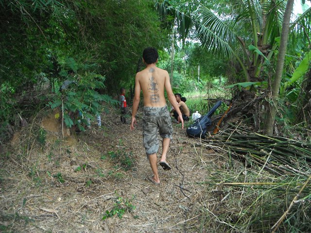 หนีซะแล้ว ย่างปลาไม่สุก 555+ :grin: :grin: