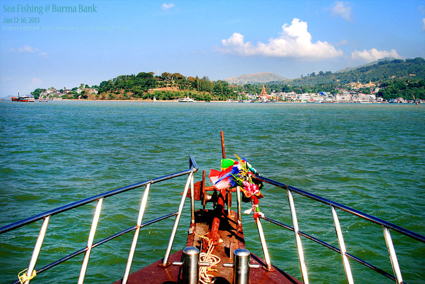 เกาะสอง อยู่ไม่ไกลแล้วครับ  :cool:
(Subtitle: Kaw Thaung is not much far away from here)