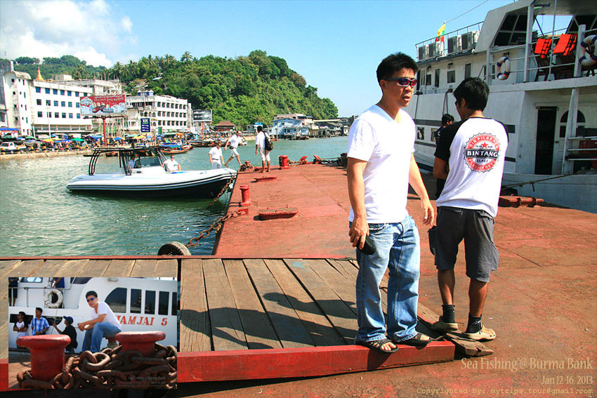 เพ่เก๋...อยากให้ผมถ่ายรูปพี่กับเรือใช่ไหมครับ...ผมจัดให้ครับ  :kiss: