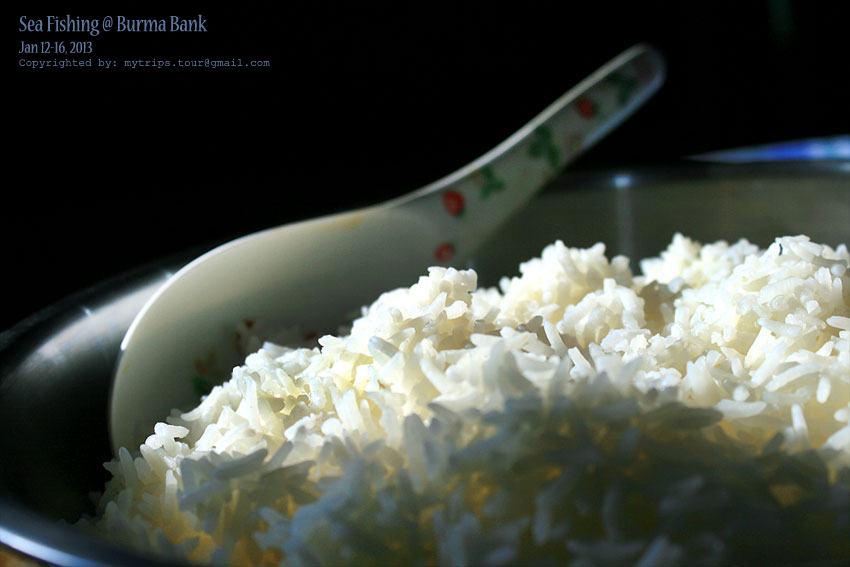 กับข้าวร้อนๆ นุ่มๆ ลิ้น :umh:
(Subtitle: With a soft and warm Thai Rice) 