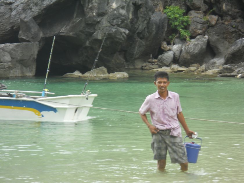 เห็นแต่หลังต้องเห็นหน้าหล่อไม่ครับ ชมรมคนเมาเรือคนสุดท้ายของทีม