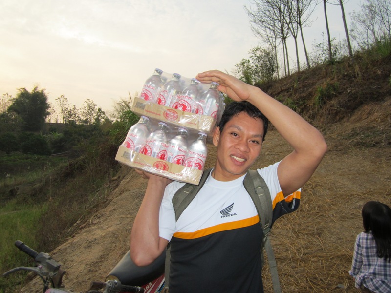  :cheer:เครื่องดื่มอย่างเป็นทางการขาดไม่ได้หนักแค่ใหนก็แบก :cheer: :grin: :grin: