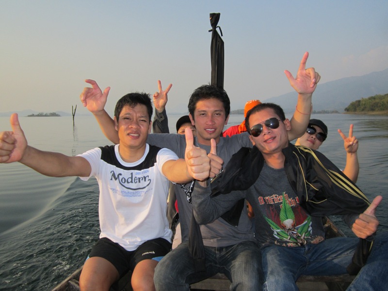  :cheer:หนำใจกับการเล่นน้ำถ่ายรูปแล้วก็ได้เวลาเดินทางกลับงานเลี้ยงเลิกลาเลิกม้า
เสียแล้ว ถึงเวลาที่