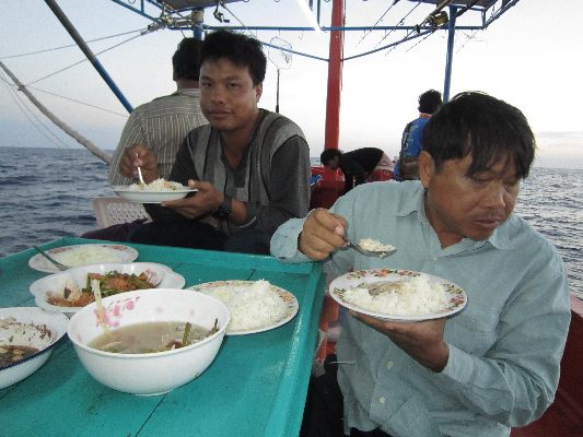 ปลาไม่กินคนกินคับ :umh: