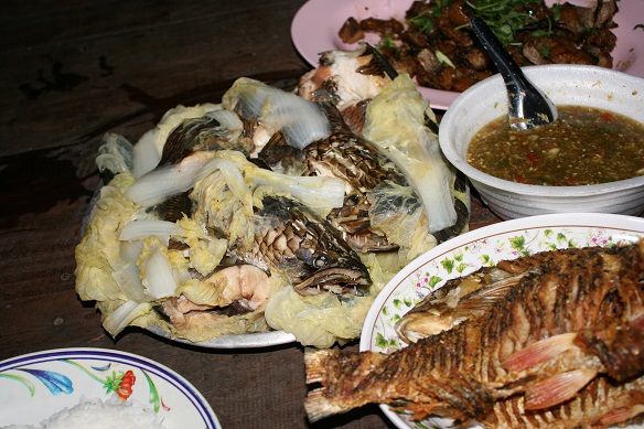 เมนูที่ สาม  "ปลาช่อนนึ่งผักกาดขาว"

 :cheer: :cheer: :cheer: :cheer: