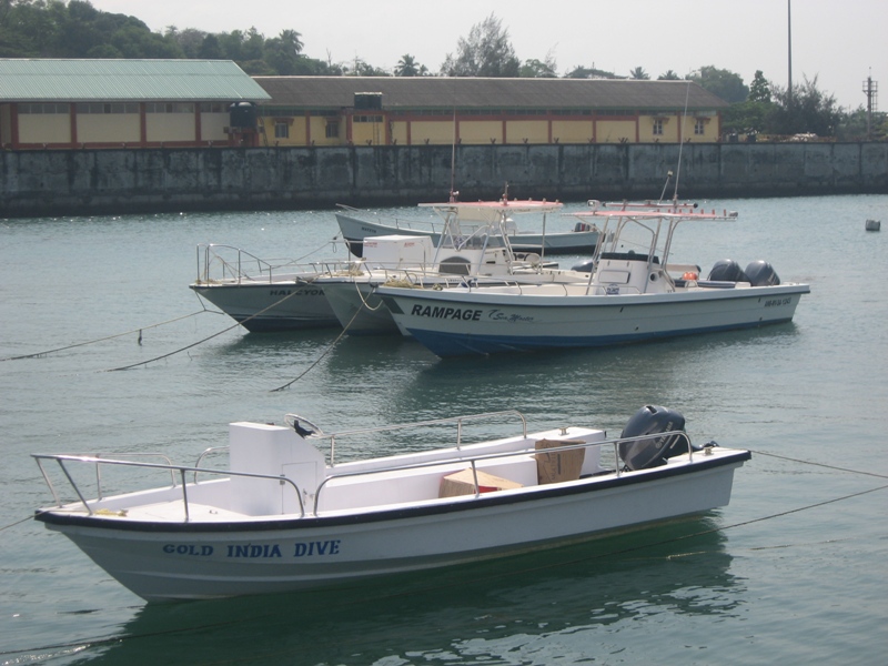 เรือรับบริการตกปลา ที่ท่าเรือพอร์ตแบร์  :grin: