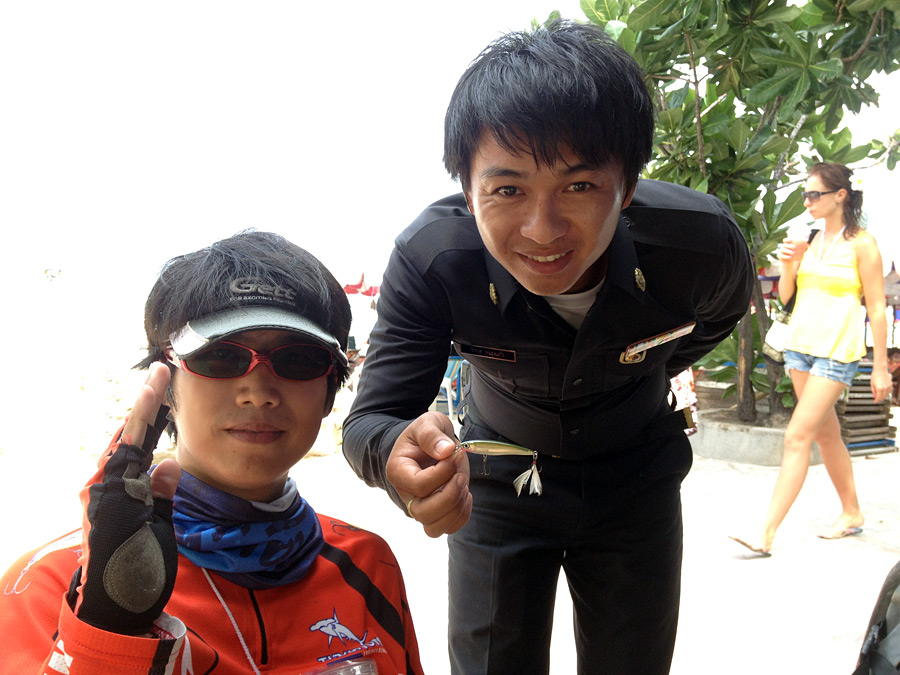  [center]ตอนพักทานอาหารกลางวัน จากคนไม่เคยรู้จักกัน ถามถึงเรื่องเหยื่อปลอม

:smile: ยินดีที่ได้รู้
