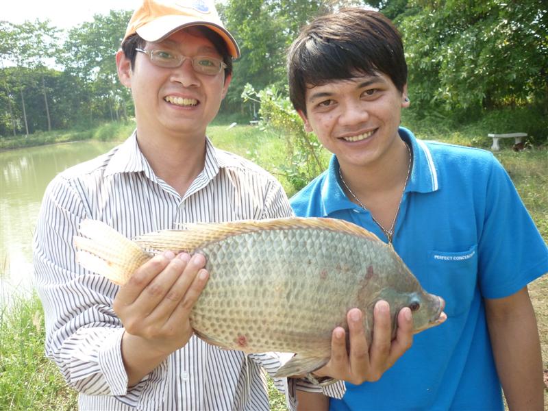                 น้าเขามาขอถ่ายรูปด้วยครับ  :smile:  น้าแกขอกลับไปทำกินอีกหน่วย 