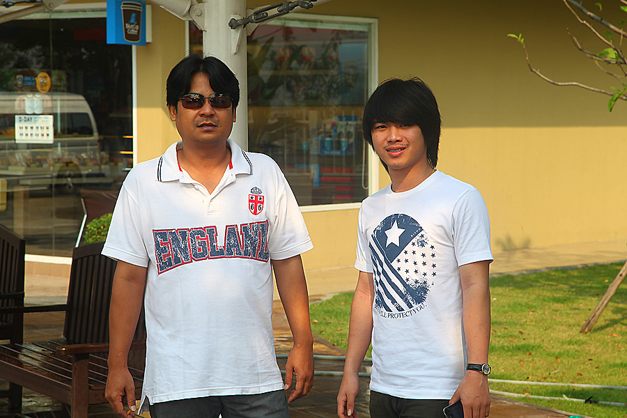 สองหนุ่มมุมสบาย :laughing: