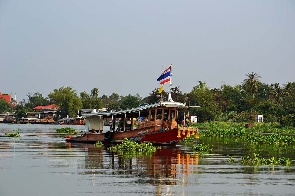 เรือนี้ ก้อลอยไปลอยมา ผมตาลายหมดแล้วเด้อ :cheer: :cheer: