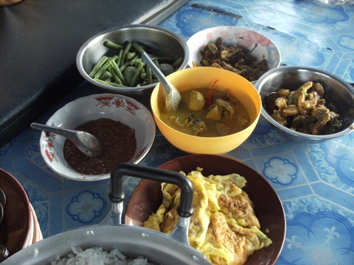 อาหารเย็นมาแล้ว


