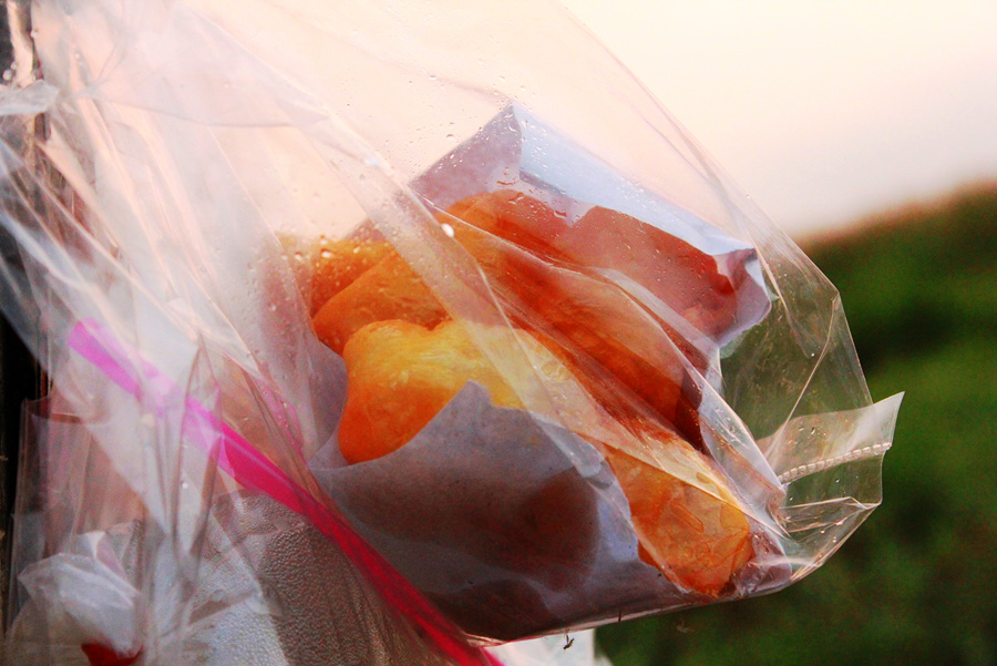วันนี้ ลมเงียบ แวะซื้ออาหารเช้า ที่ตลาดรองท้องหน่อย เดี๋ยวเดินไม่ไหว  :laughing: :laughing: