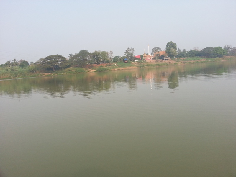 วันนี้น้ำนิ่งเกิน เรือไม่ขยับผมเลยต้องตีแบบปูพรมคืบขยับเรือทีละ15-20เมตรและตีไห้ทั่วทั้งในและนอกฝั่ง