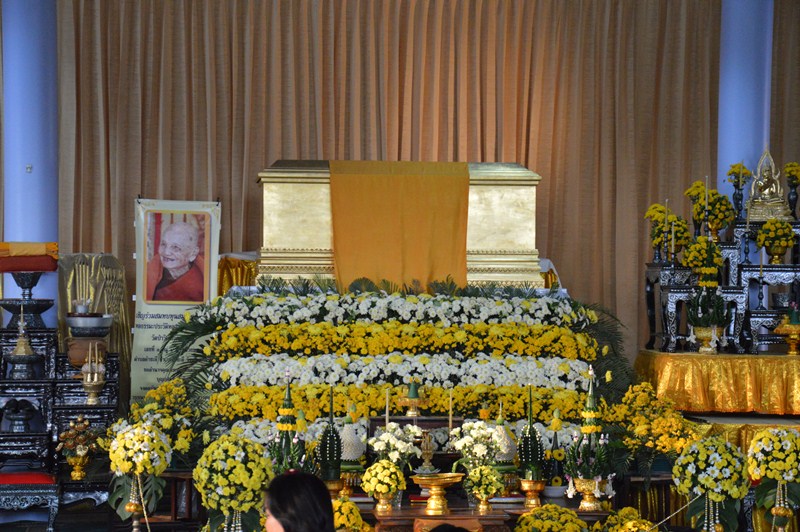 กราบไหว้บูชา หลวงปู่จาม คับ