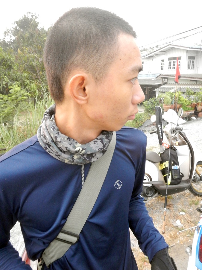                                                              [b]ส่วนไอ้คนนี้มองหาเจ้าบิ๊กอย่างเดียว 