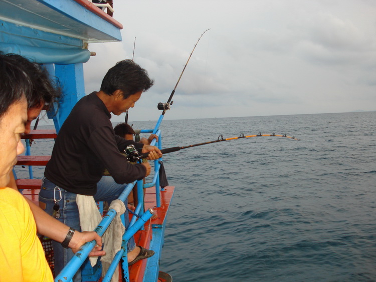 ท้ายเรือก็เอาบ้าง  :cheer: :cheer: :cheer: