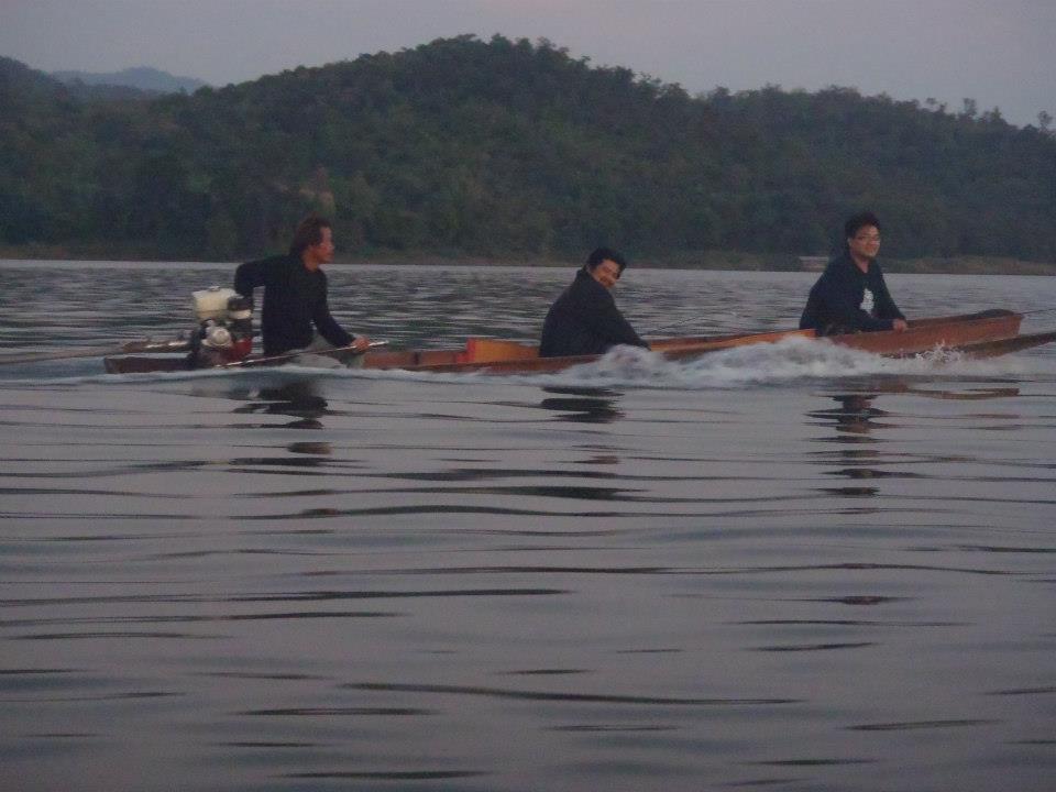 และแล้วก็เย็นคับหลังจากไต๋เป็นคนได้ชะโด ส่วนเรือรำอื่นได้กระสูบ 2-3ตัว ส่วนผมแห้วคับเป็นเรื่องปกติทุ