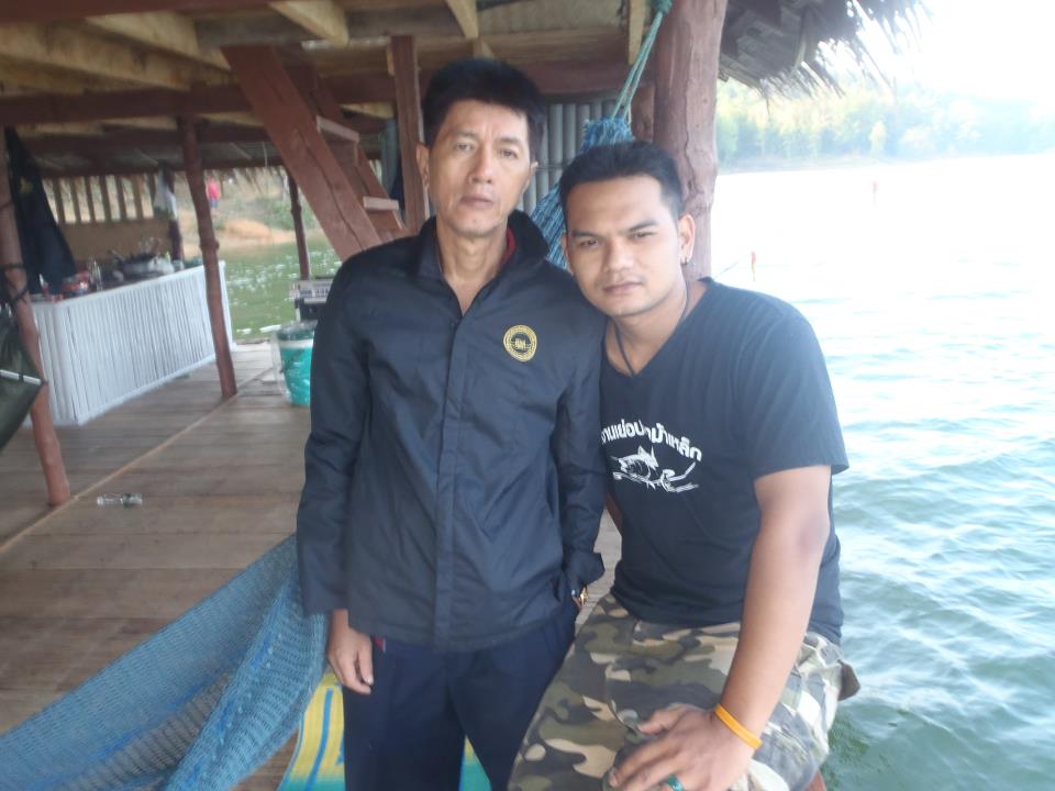 ถ่ายรูปคู่กับป๋าซักหน่อย :cool: :cool: :cool: :cool: