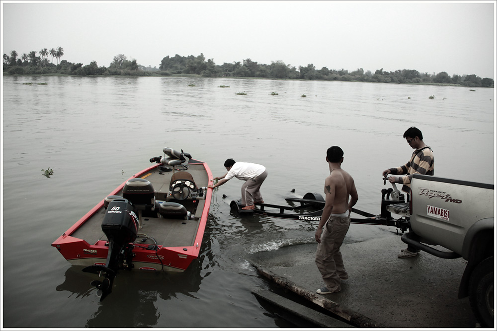 


หนึ่งในวัฒธรรมของคนเล่นเรือครับ ไม่ว่าที่ไหนก็คงเหมือนๆ กัน

เอาเรือของเราขึ้นแล้ว ก็ช่วยเพื