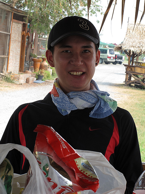 คุณพัดน้องชายคุณพี หล่อพอๆกันเลย :cool: :grin: