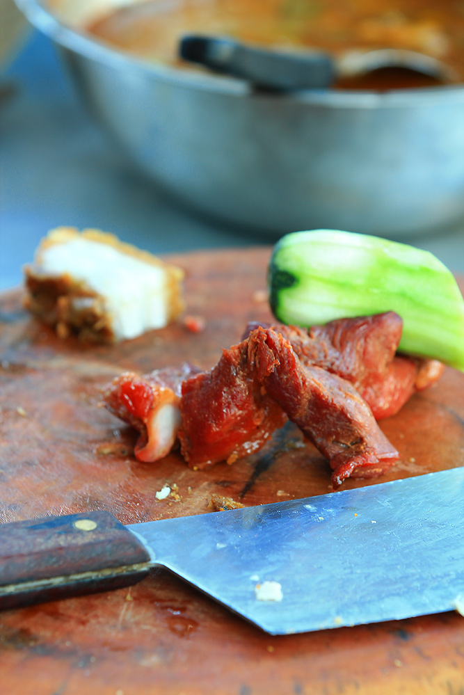 ++ช่วงระหว่างรอ...พี่หมู โอเชี่ยน  มาถึง....จัดข้าวหมูแดงสักหน่อย :umh: :umh: :umh: :laughing: