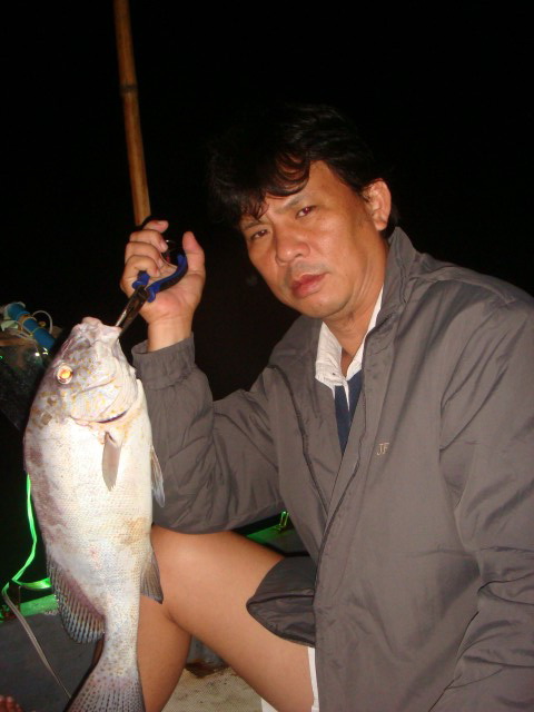 ตัวแรกของคืนนี้ครับ :umh: :umh: