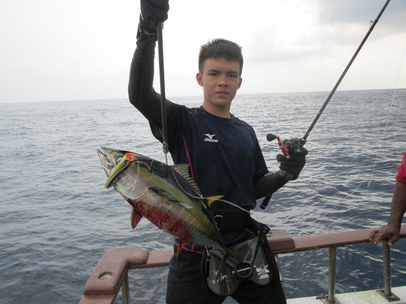 Light popping with yellow fin tuna  :grin: