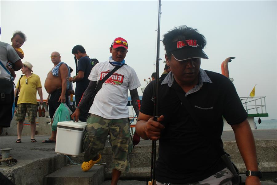 รีบลงเรือ :grin: :grin: :grin: