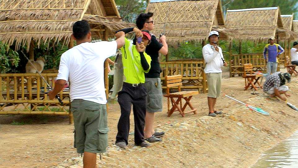 ................น้าเจี๊ยบ...................ถ่ายรูปเป็นที่ระทึก.........เฮ้ยยยย !!!!!! .............