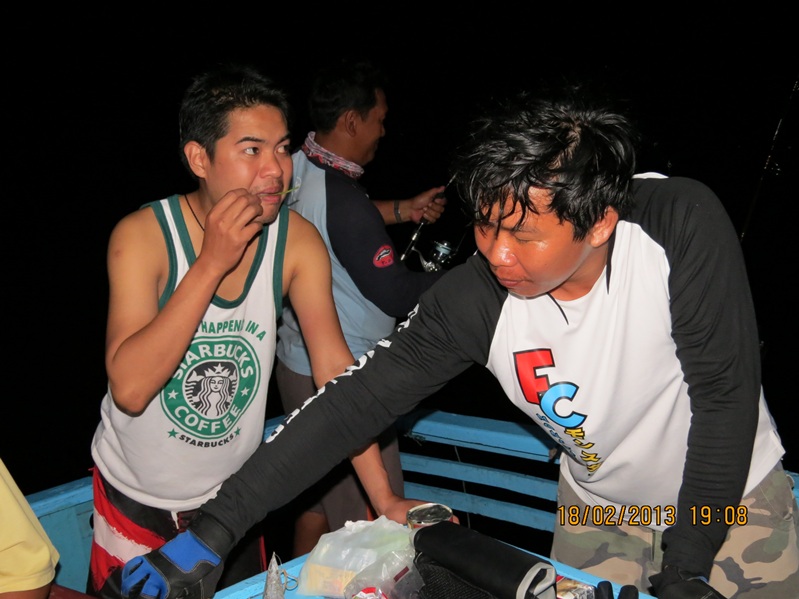 ...เฮ้ย สนใจคนตกปลาม่างดิ จะกิงกานอย่างเดียวเหร

 :angry: :angry: :angry: :angry: :angry: :angry: 