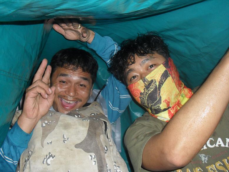 ยังดีที่ไต๋มีผ้าใบผืนใหญ๋ครุมไว้ :laughing: :laughing: :laughing:
