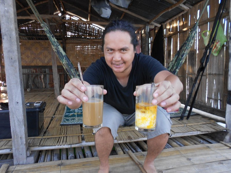 กาแฟ + ไข่ลวกครับ  รองท้อง ... :umh: :umh: :umh: