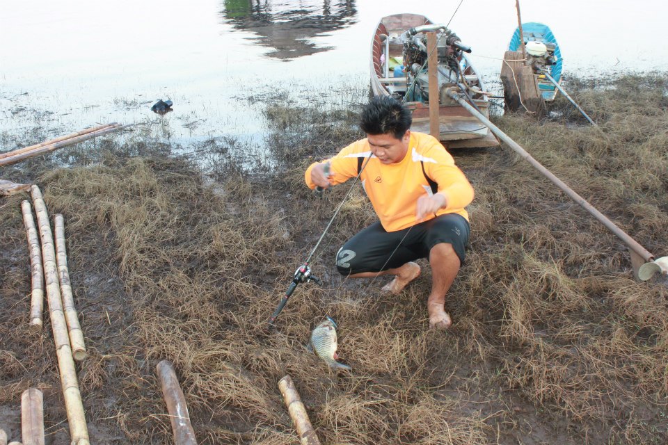  [b]ตีได้สักพัก    ก็ได้กระสูบรุ่นแขนมาตัว[/b]





 [b]มีกำลังใจเพิ่ม       มันก็มีตัวนะ     