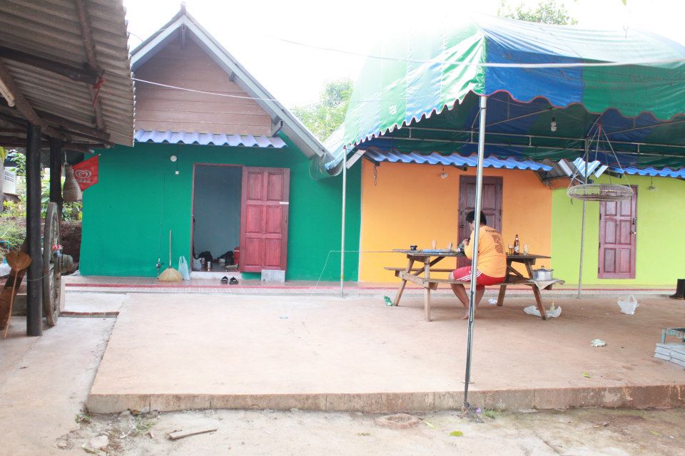  [b]บรรยากาศ  บริเวณที่พักครับ[/b]





 [b]สะดวกสบาย     ประหยัด     เป็นกันเอง      มีอุปกรณ