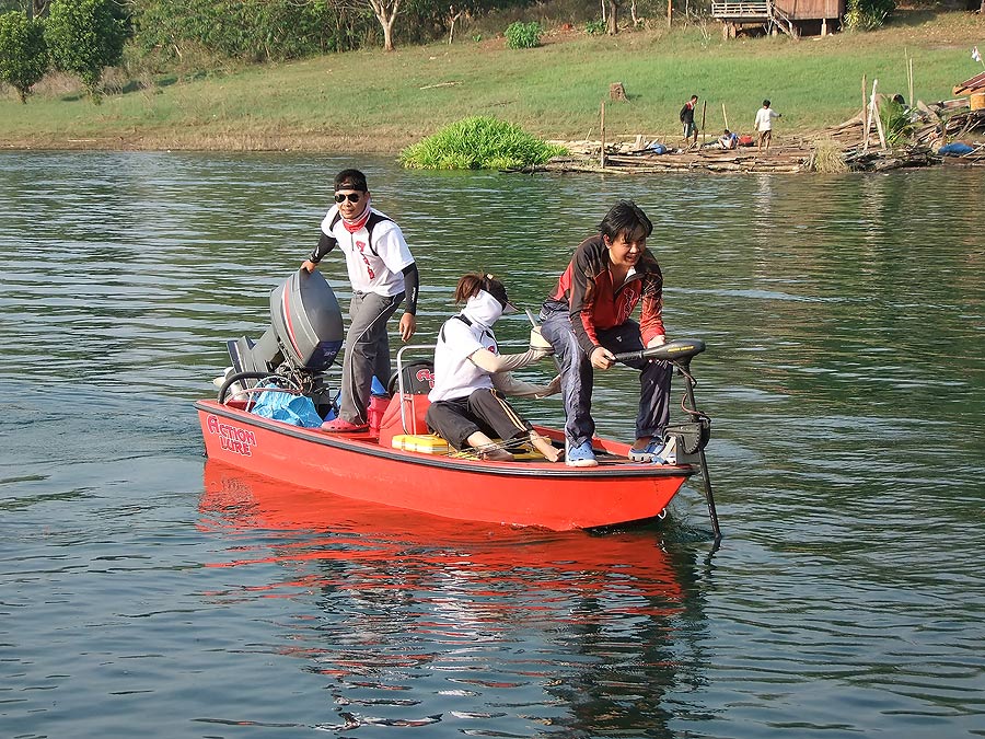 [b]ตามกันมาติดๆเลยครับ เรือลำของ น้าเอสาม แอคชั่นลัวร์ ครับ อิอิ[/b]
:grin: :grin: :grin: :grin: :g