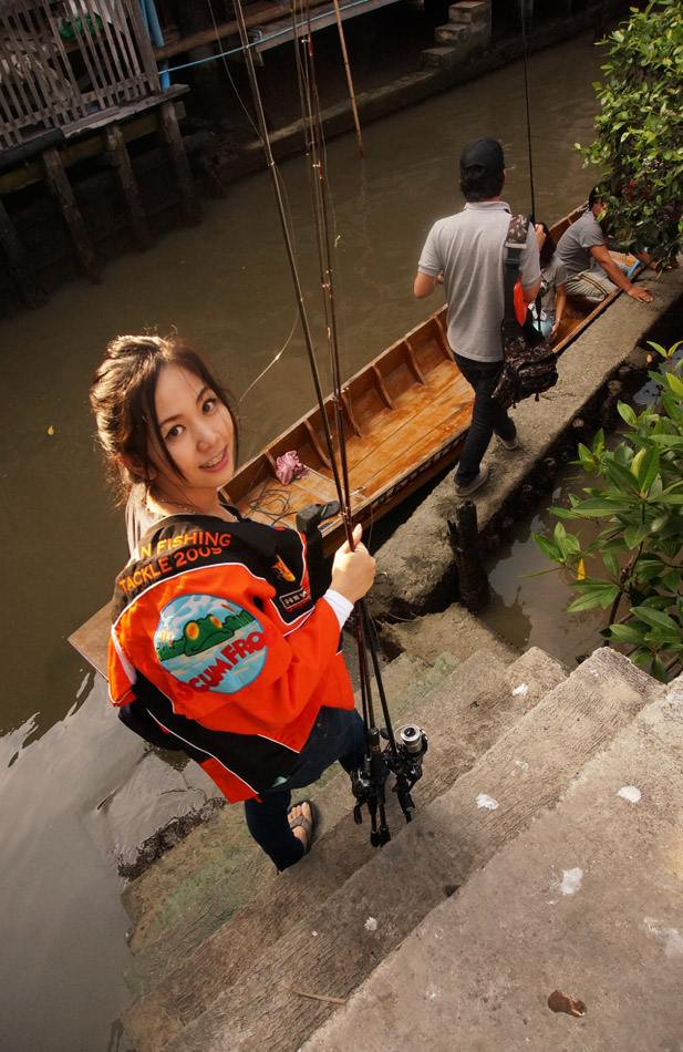 เพื่งเคยได้นั่งเรือไปตกปลาก็ครั้งนี้แหละค่ะ  :smile: :smile: :smile: