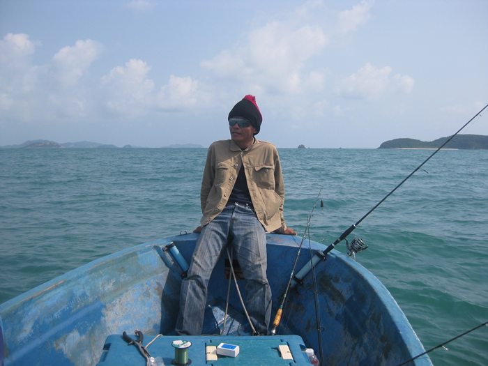 เพื่อนสนทำอะไรไม่ถูก  ผมเลยไล่ให้ไปอยู่หัวเรือเป็นกองเชียร์.. :laughing: